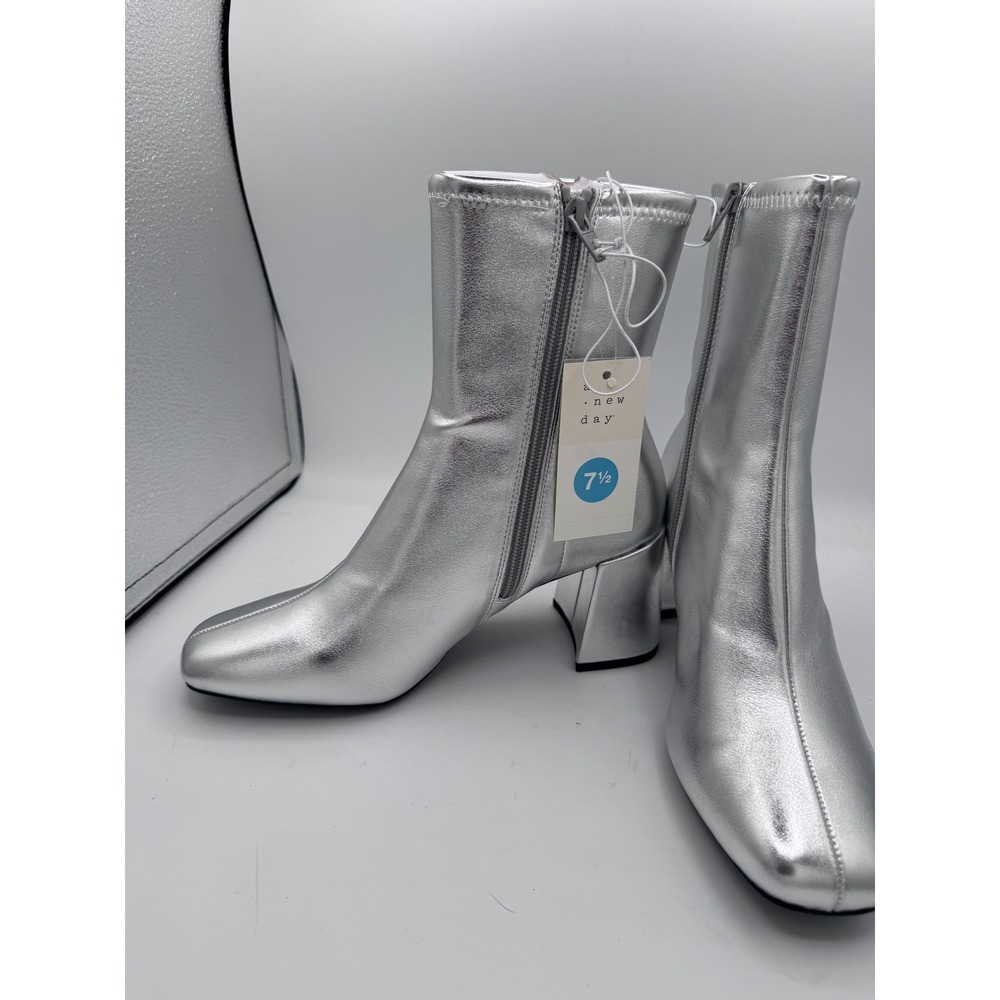 A New Day Ankle Boots Metallic Square Toe Block Heel Womens 7.5 Silver Modern - Picture 7 of 7